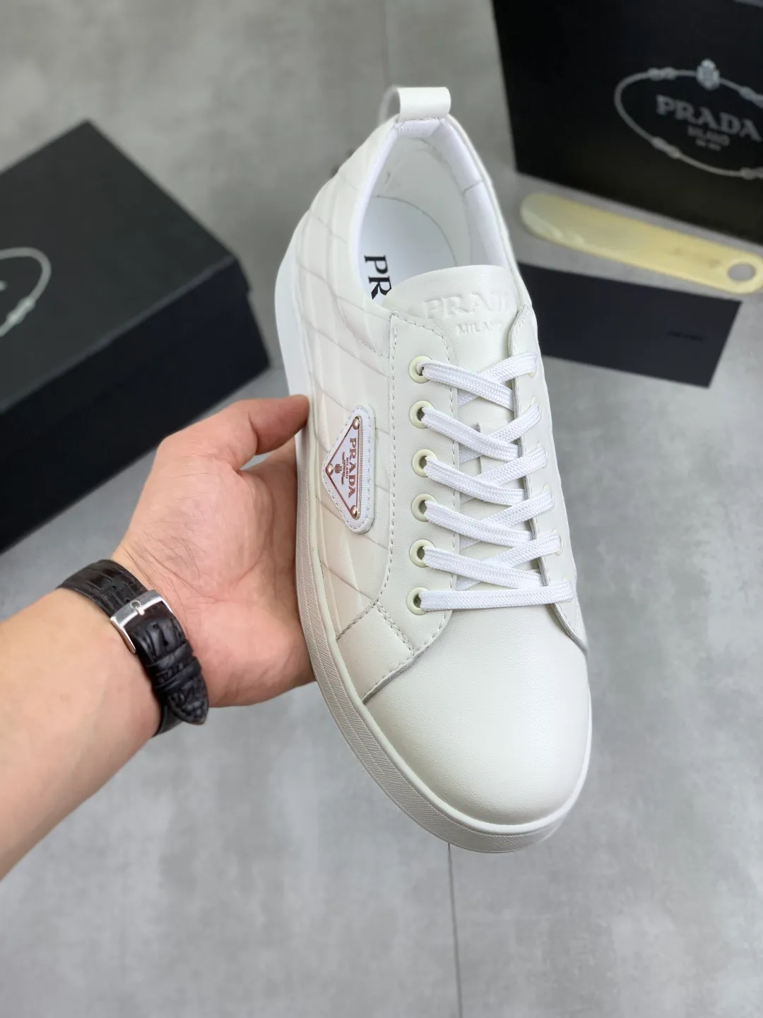 Men's Men's Shoes💰P420💰[New Style] The latest classic model of high-quality PRADA breathable and comfortable men's shoes has been launched on the official website, 1:1 replica, synchronized in Hong Kong, and on the same catwalk; all made of calfskin with breathable mesh fabric ➕Imported soft Soft and comfortable sheepskin lining, 🍡🍡original rubber outsole is non-slip and wear-resistant; comfortable to wear, attractive style, fine workmanship, and simple and neat shoe last, showing a man's courage and toughness, 👍Size: 39-44 2️⃣Color🉑️Choose